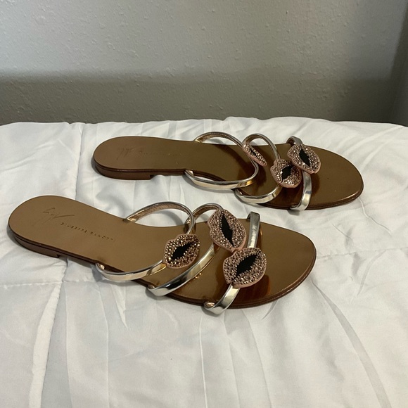 Giuseppe Zanotti Lips Three-Band Flat Slide Sandal size 9. - Picture 7 of 12